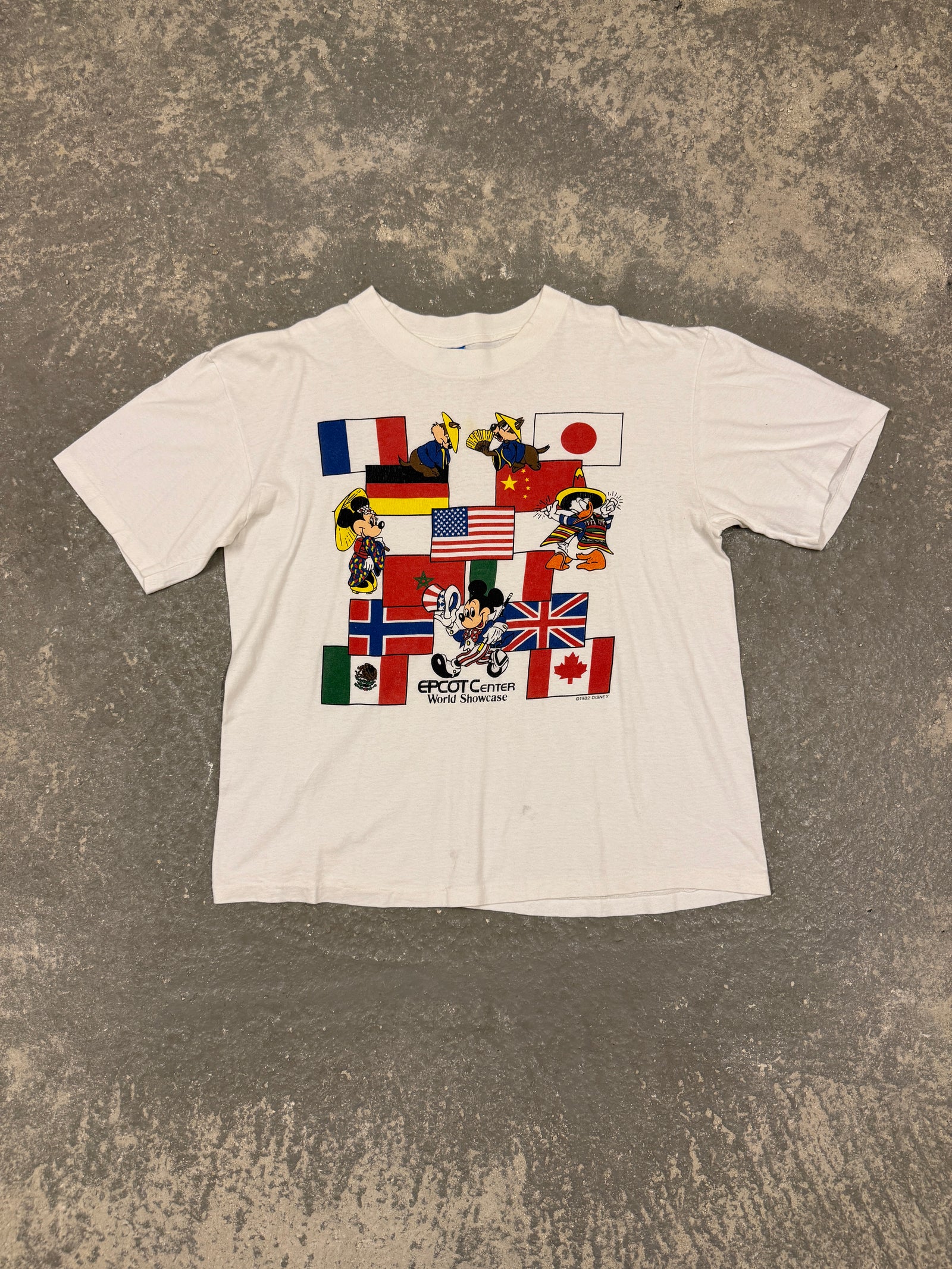 Vintage Disney World Showcase T-shirt (XL)