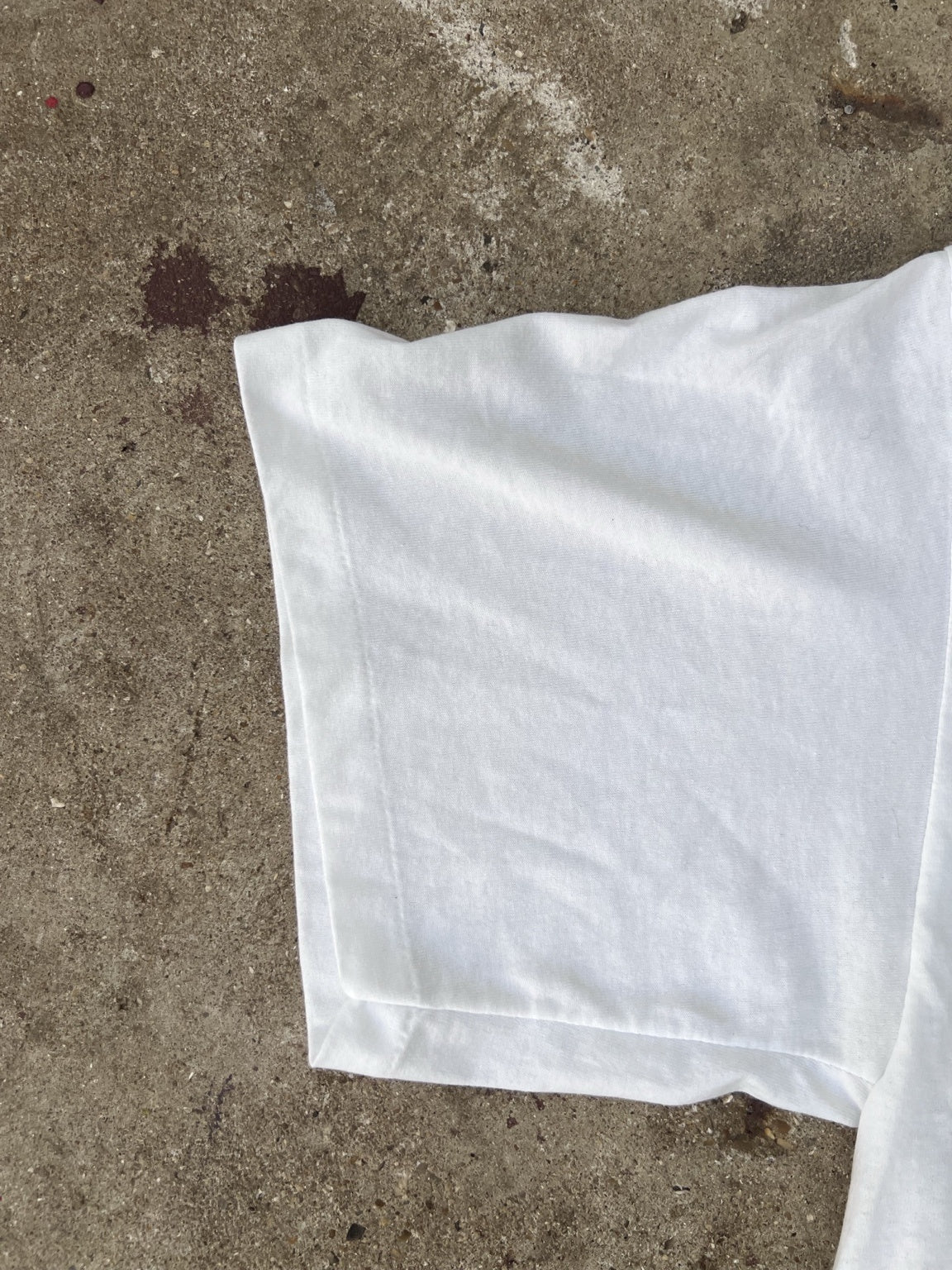 Vintage T-shirt sleeve stitching detail