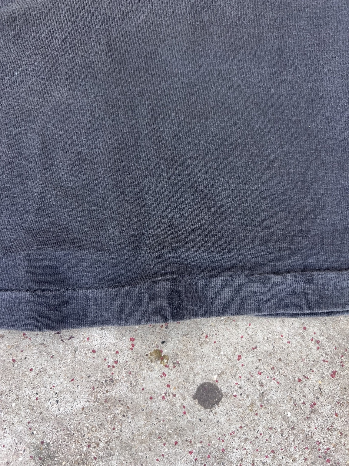 Single stitch hem detail