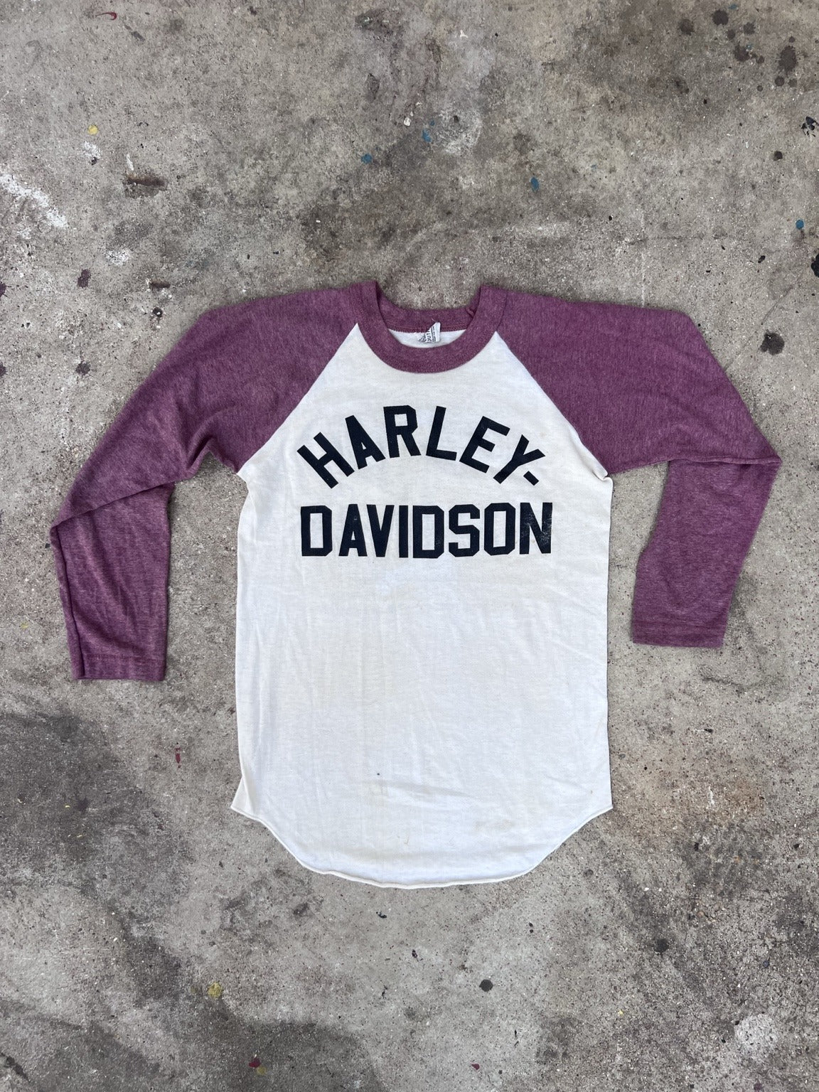 Front raglan white burgundy Harley Davidson lettering