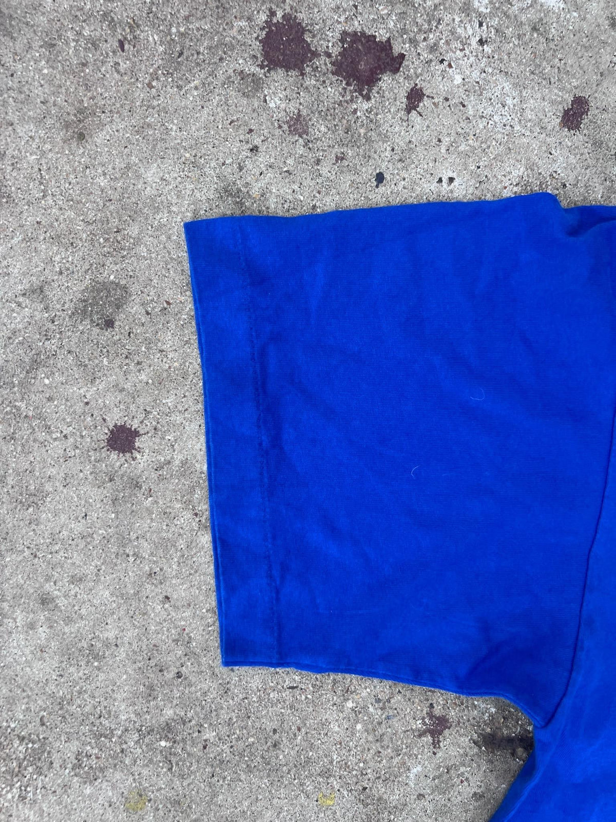 Marlboro Unlimited blue vintage T-shirt sleeve detail