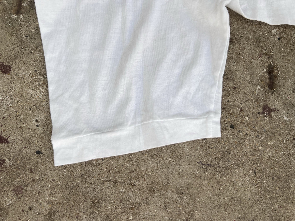 Vintage T-shirt sleeve stitching detail